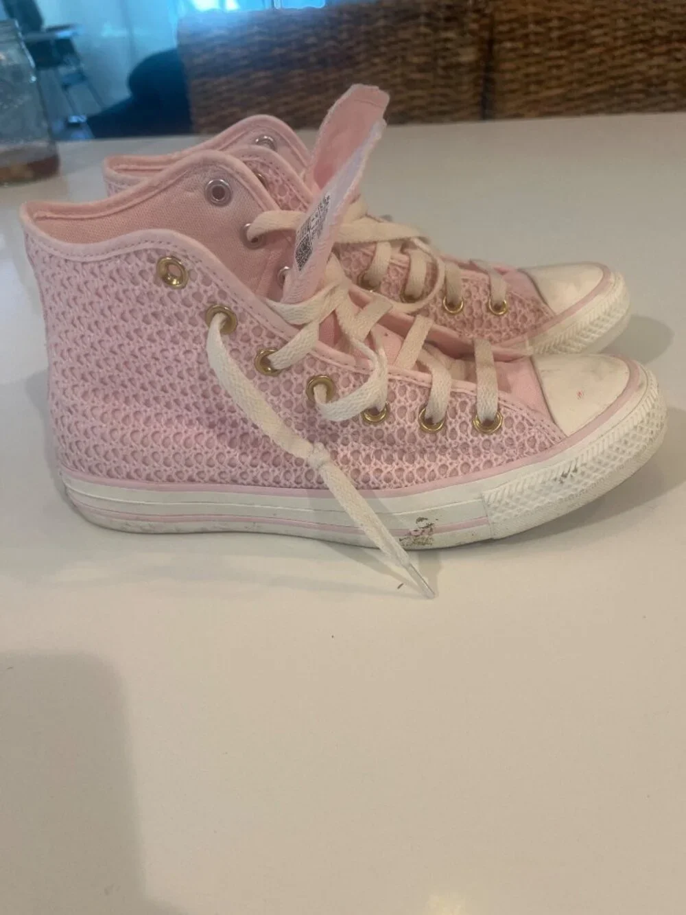 Converse Womens Pink Lace High-Top Sneakers Size 8 US/6 UK Gold Eyelets Textured
